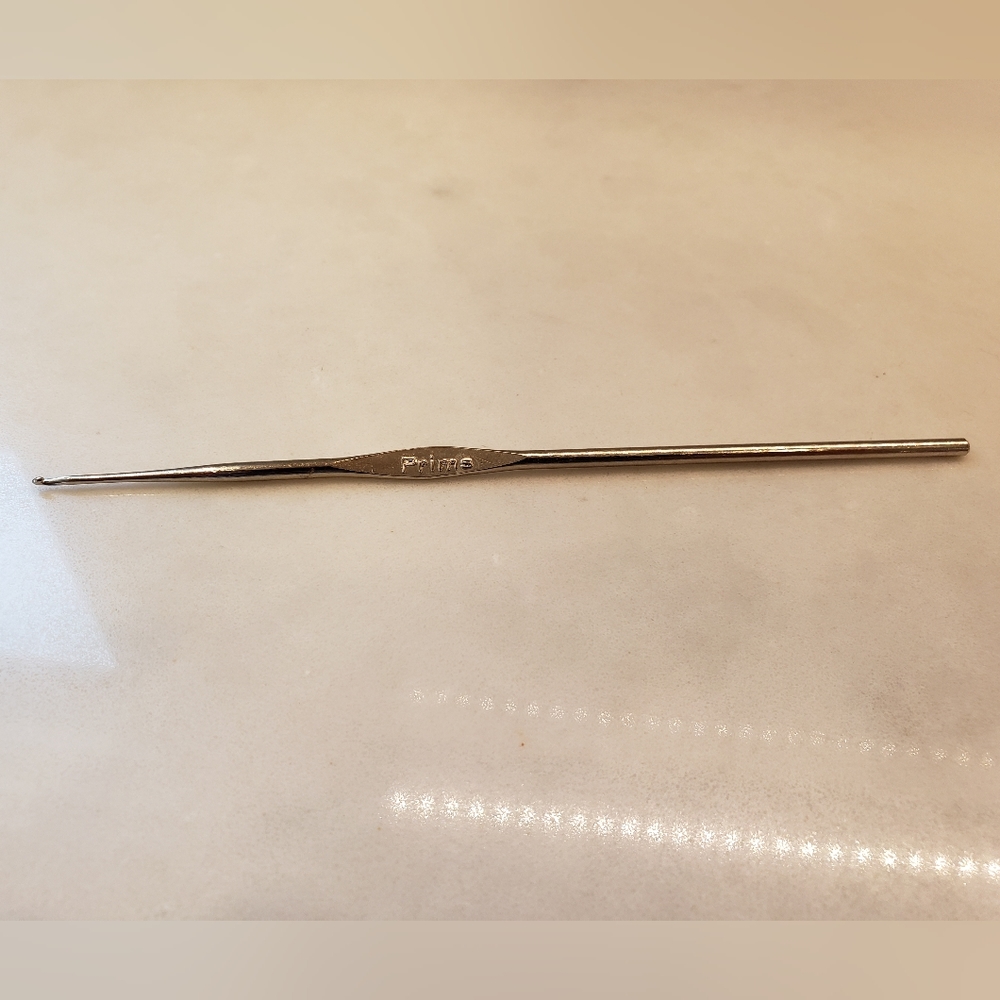 Prims 1.25mm metal vintage crochet hook